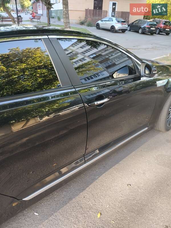 Седан Kia Optima 2014 в Житомире