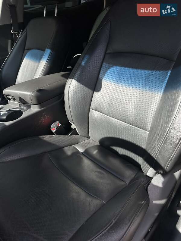 Седан Kia Optima 2014 в Киеве