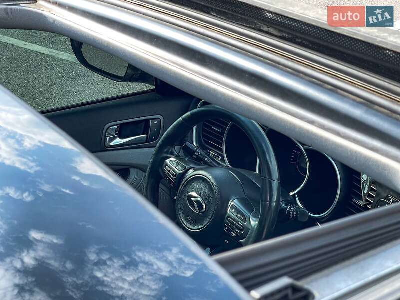 Седан Kia Optima 2014 в Ивано-Франковске