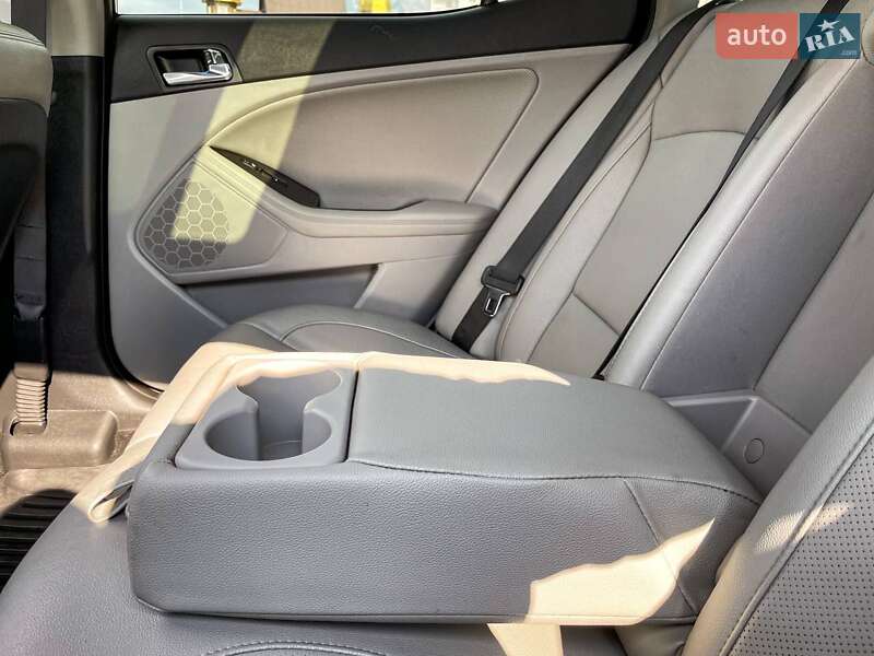 Седан Kia Optima 2014 в Ивано-Франковске