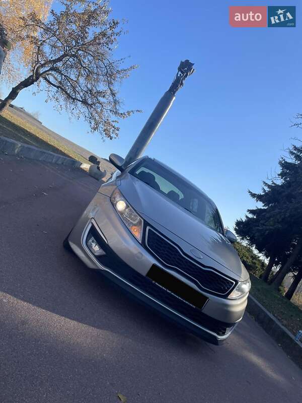 Седан Kia Optima 2012 в Житомире