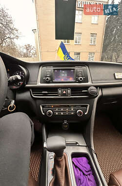 Седан Kia Optima 2016 в Запорожье