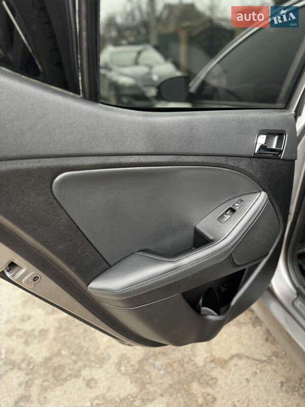 Седан Kia Optima 2011 в Миргороді