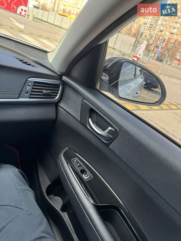 Седан Kia Optima 2016 в Києві