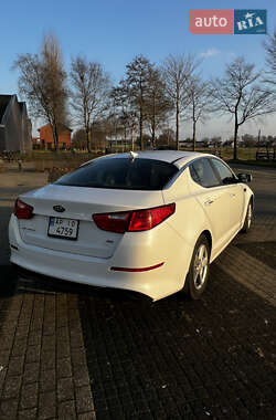 Седан Kia Optima 2015 в 