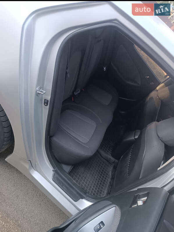 Седан Kia Optima 2011 в Києві