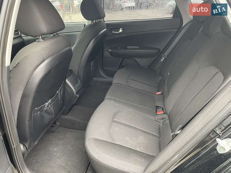 Седан Kia Optima 2016 в Киеве