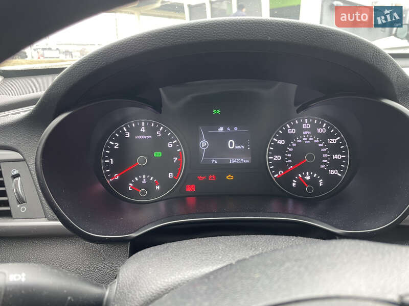 Седан Kia Optima 2016 в Киеве