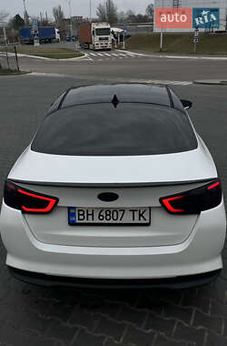 Седан Kia Optima 2014 в 