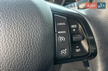 Седан Kia Optima 2011 в 