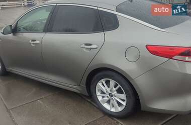 Седан Kia Optima 2016 в 