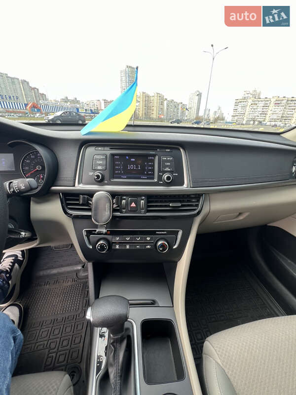 Седан Kia Optima 2016 в Киеве