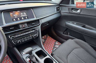 Седан Kia Optima 2017 в 
