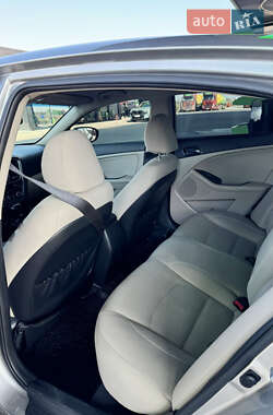 Седан Kia Optima 2015 в 