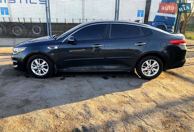 Седан Kia Optima 2016 в 