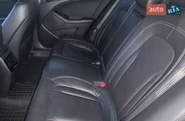 Седан Kia Optima 2012 в 