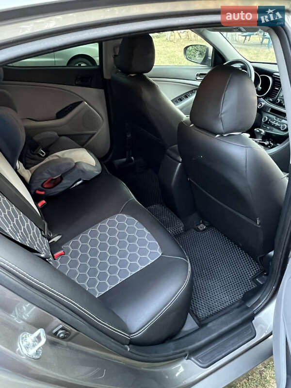 Седан Kia Optima 2015 в Одессе