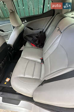 Седан Kia Optima 2014 в 