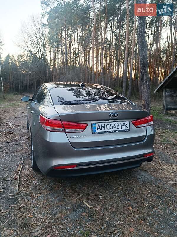Седан Kia Optima 2016 в Полонному