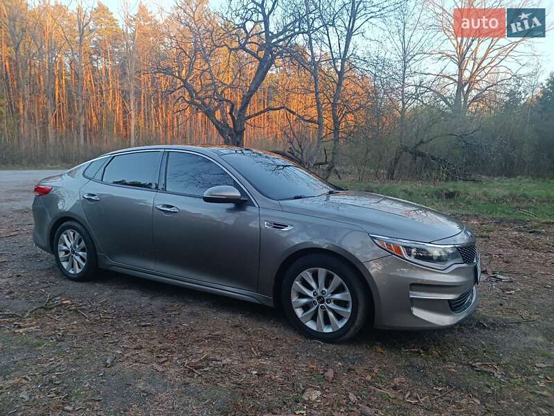 Седан Kia Optima 2016 в Полонному