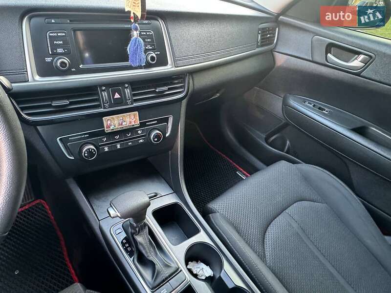 Седан Kia Optima 2016 в Черкасах