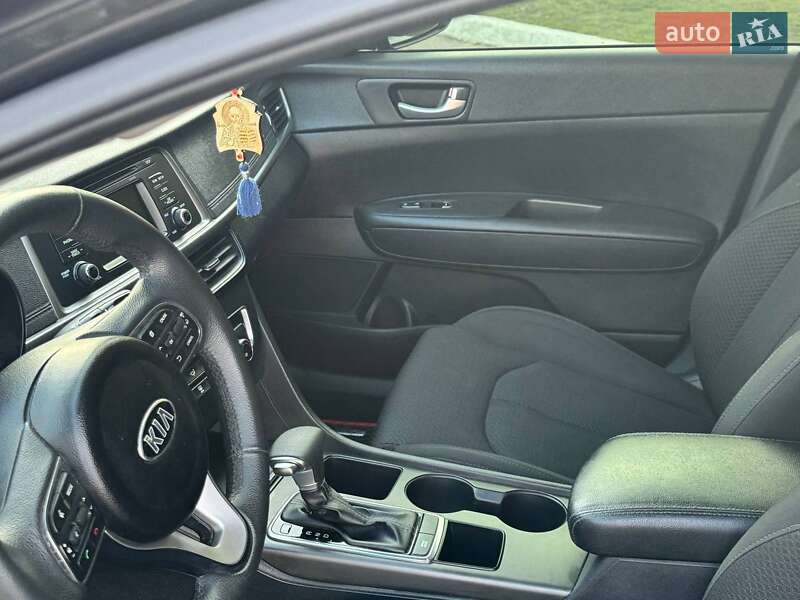 Седан Kia Optima 2016 в Черкасах