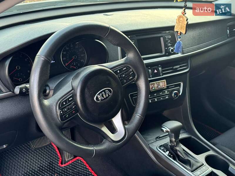 Седан Kia Optima 2016 в Черкасах