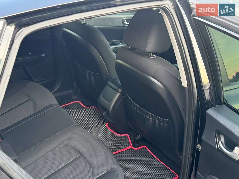 Седан Kia Optima 2016 в Черкасах