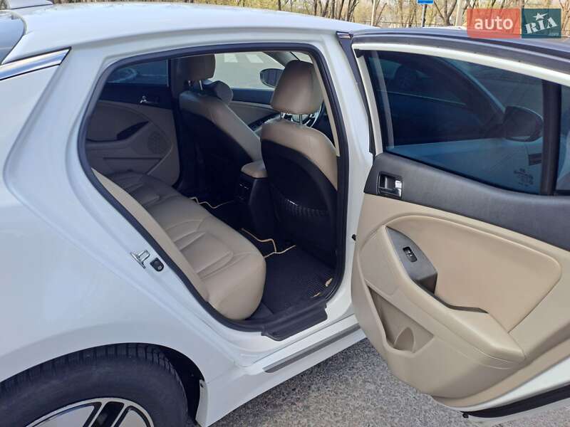 Седан Kia Optima 2012 в Дніпрі