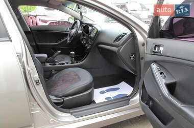 Седан Kia Optima 2012 в 