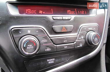Седан Kia Optima 2012 в 