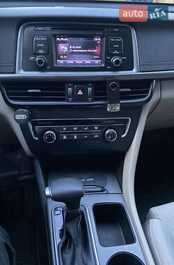 Седан Kia Optima 2015 в 