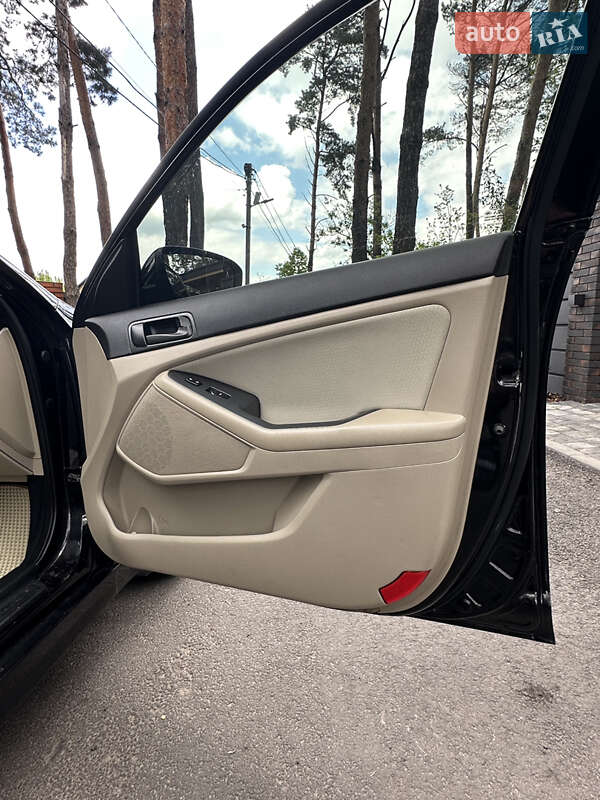 Седан Kia Optima 2013 в Софіївській Борщагівці