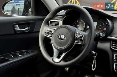 Седан Kia Optima 2018 в 