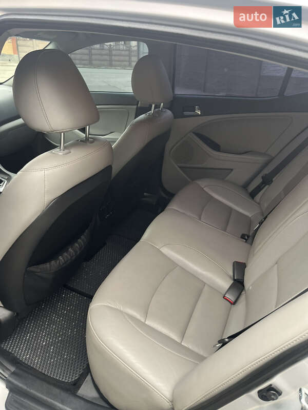 Седан Kia Optima 2014 в Харькове