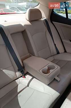 Седан Kia Optima 2012 в 