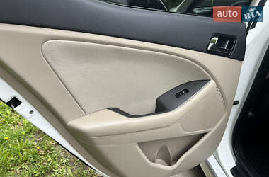 Седан Kia Optima 2011 в 