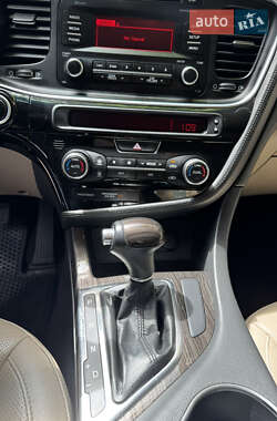 Седан Kia Optima 2014 в 