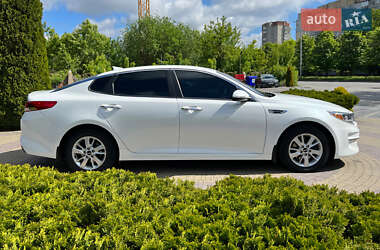 Седан Kia Optima 2016 в 
