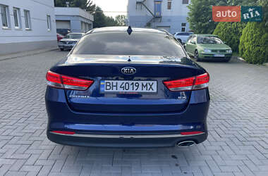 Седан Kia Optima 2016 в 