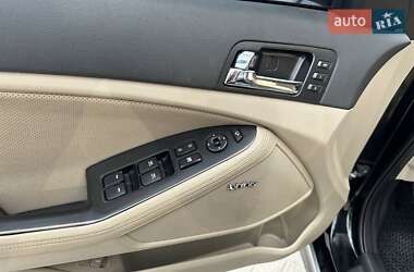Седан Kia Optima 2012 в 