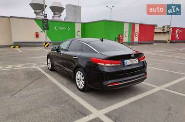 Седан Kia Optima 2017 в 