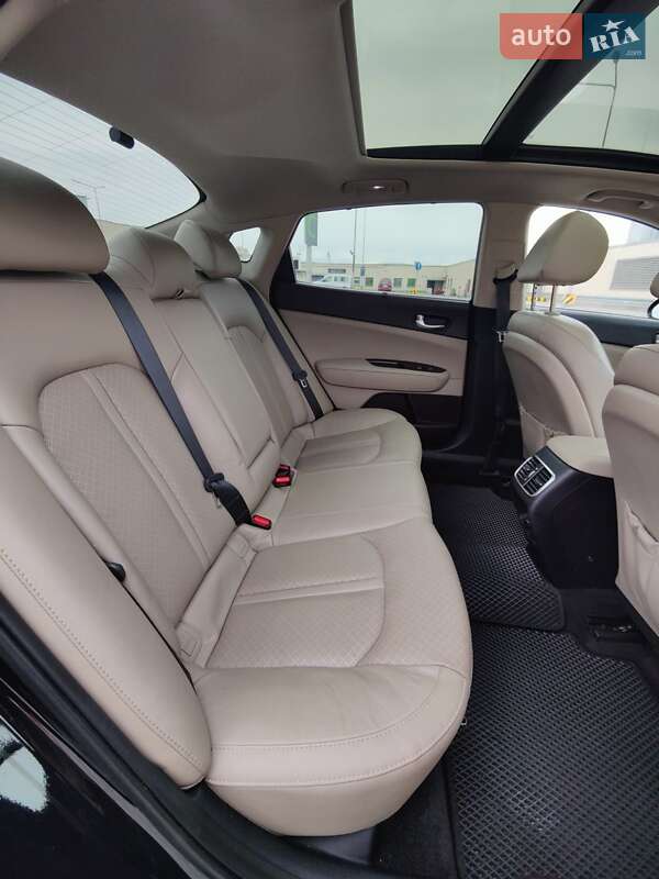 Седан Kia Optima 2017 в Львове