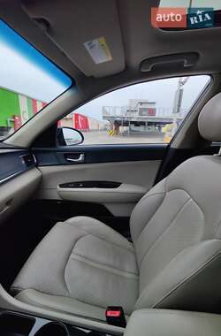 Седан Kia Optima 2017 в 