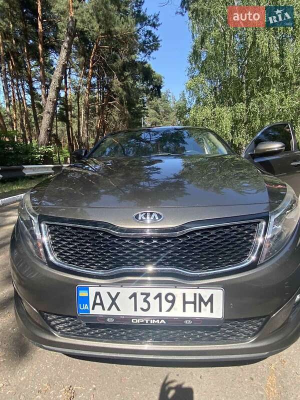 Седан Kia Optima 2014 в Краснограді