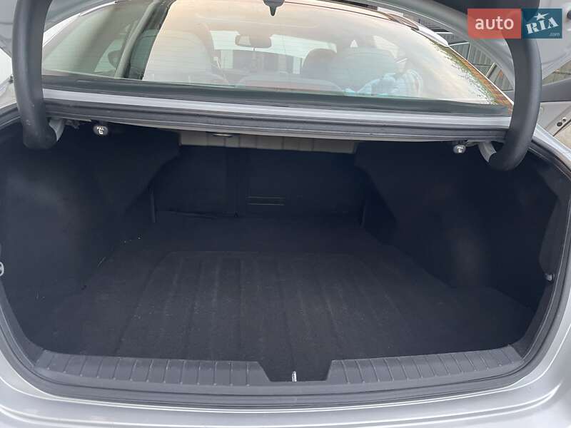 Седан Kia Optima 2013 в Львове