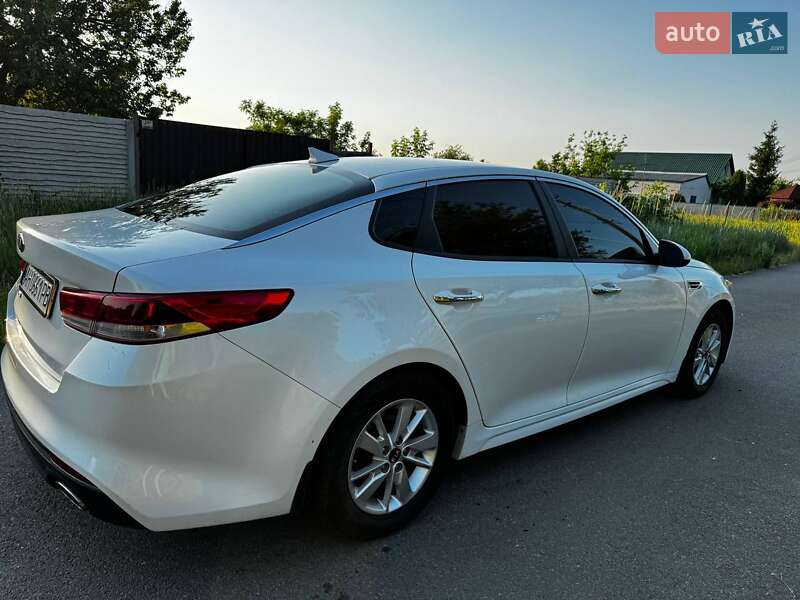 Седан Kia Optima 2016 в Днепре