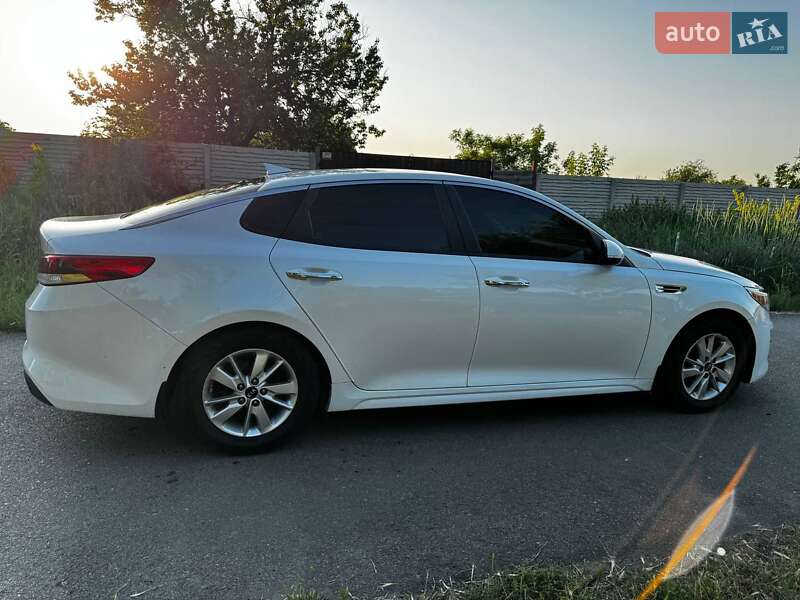 Седан Kia Optima 2016 в Днепре