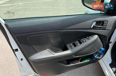 Седан Kia Optima 2012 в 