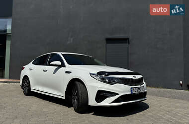 Седан Kia Optima 2019 в Ужгороді